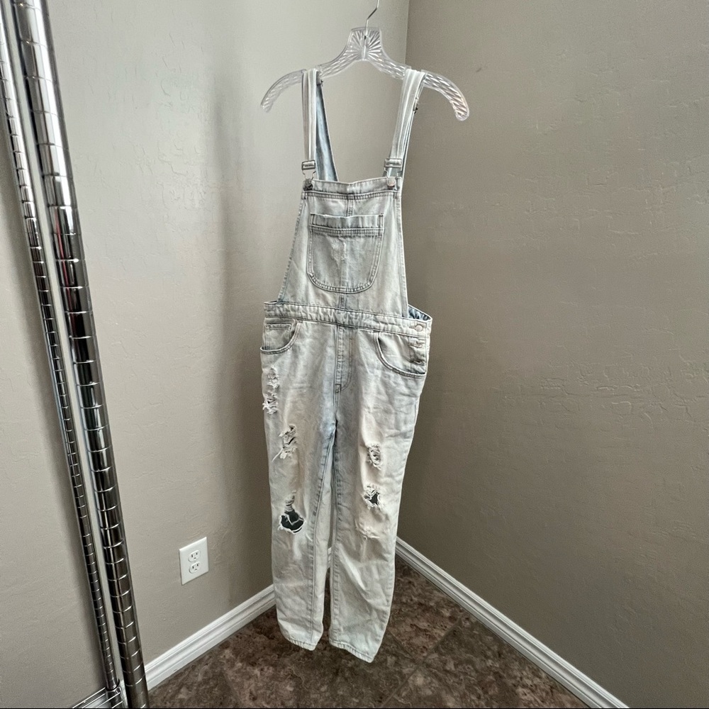 BAGGY DISTRESSED OVERALLS
